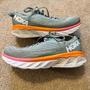 HOKA ONE ONE Arahi 4 Size 9